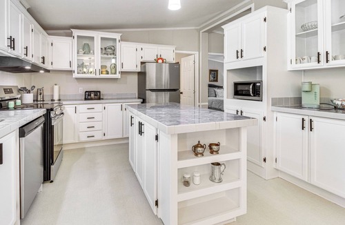 Elizabeth House | 4 Mi to Norfork Lake: Country Stay w/Farm Views!