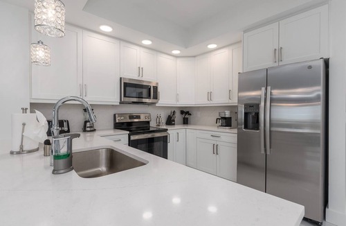 Island Estate Condo | 403, Water View-Clearwater Bch in 6 min, Pool/Gym