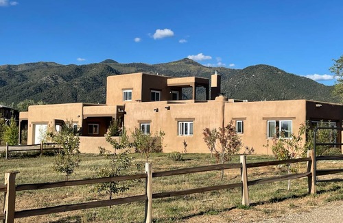 Arroyo Seco House | 418 m² House ∙ 4 bedrooms ∙ 13 guests