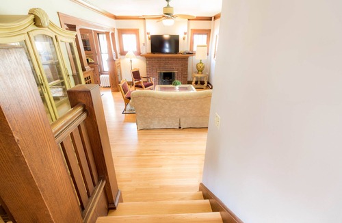Kutzky Park House | 441-RitaBNB, Comfortable 4br house- 1 minute walking distance to Mayo