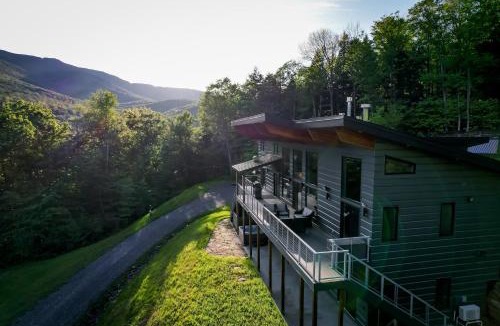 Waitsfield House | 4BR - 2 Mstr Suites, Hot Tub, Prime Views, Privacy