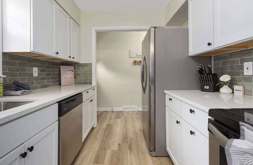 Lee's Summit House | 4BR | King Beds + Ping Pong + Darts