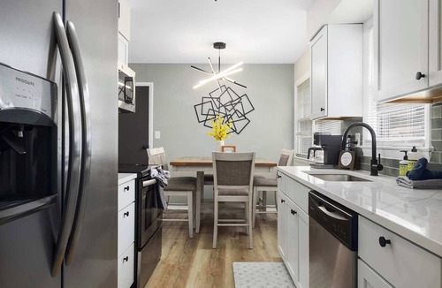 Lee's Summit House | 4BR | King Beds + Ping Pong + Darts