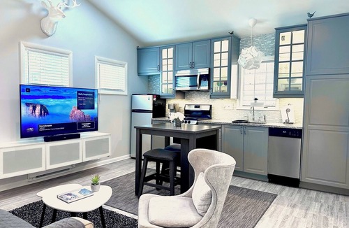 Keewaydin House | 5 STARS! MPLS-ST PAUL "THE COTTAGE" LK NOKOMIS/MNHAHA FALLS/MOA/ONE-LEVEL-LIVING