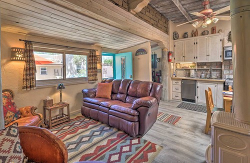 South Capitol Cottage | 51 m² Cabin ∙ 2 bedrooms ∙ 4 guests
