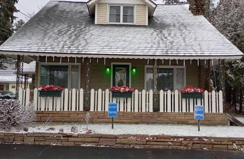 Saranac Lake Hotel | 56 m² Motel ∙ 2 bedrooms ∙ 11 guests