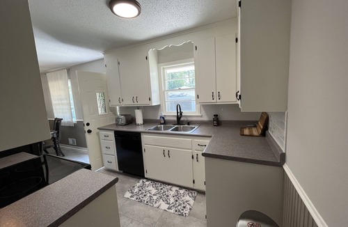 Richfield House | 5minutes to Airport & MOA. Central-Cozy, Free parking