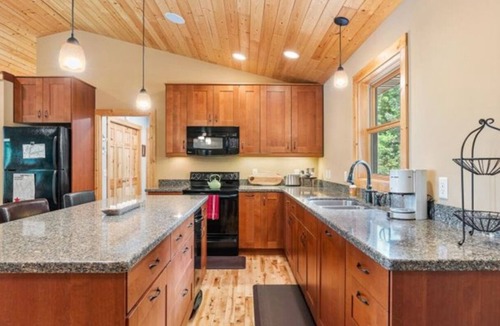 Breezy Point Cabin | 5Pines Ossie- Water Toys|Swim| Game Rm| Dock