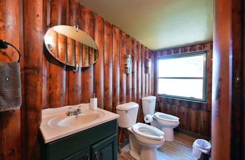 Spooner Cabin | 6 BED/4 BATH, RESORT/LODGE ON LAKE IN SPOONER! ENJOY LAKE LIFE, FISHING & TRAILS