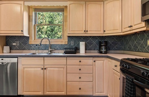 Lanesborough House | 6-BR Berkshires Estate w Pool