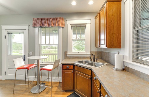 Petersburg House | 6 Mi to Rabbit Hash: Rural Home w/2 Porches