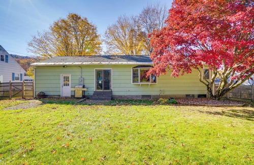 Pittsfield House | 6 Mi to Skiing: Pet-Friendly Home in Pittsfield!