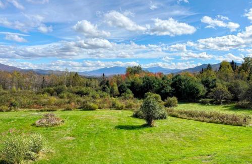 Whitefield House | 64J Stunning views, close to attractions! 20 min to Bretton Woods. Pool & gym passes!