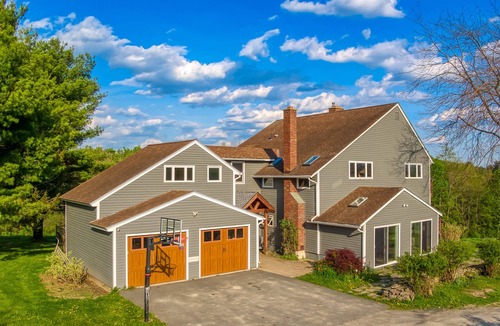 Lanesborough House | 6BR Berkshire Bliss - 38 Acres of nature - minutes from Jiminy Peak Ski Resort