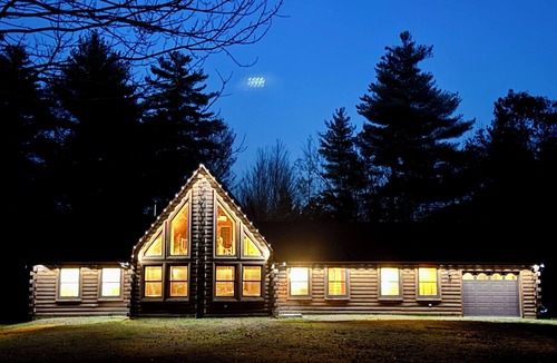 Jay House | 7 Beds home near Lake Placid-New Remodel! AC, Hot Tub, Fireplace, Ski & Hiking!