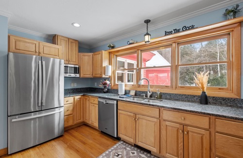 Thornton House | 70 acre White Mountain estate - trails, views, privacy