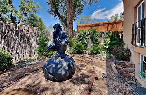 Historic Eastside Condo | 72 m² Condo ∙ 1 bedroom ∙ 2 guests