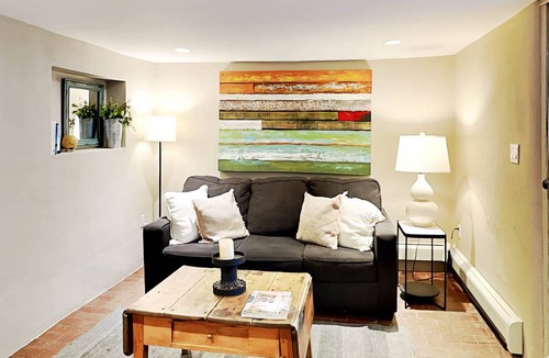 Historic Eastside Condo | 72 m² Condo ∙ 1 bedroom ∙ 2 guests