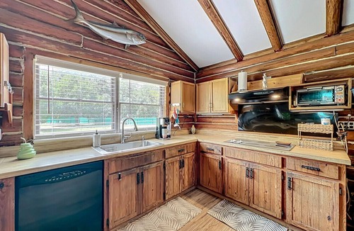 High Springs House | 8.5-Acre Hideaway Pool, Pet-Friendly Retreat