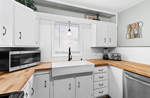 Superior House | 8 Minutes to Duluth, Craft District, Bayfront Park. Dog-Friendly!