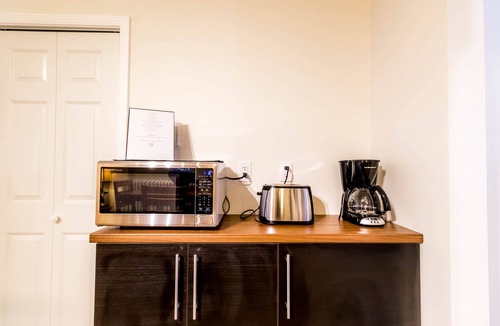 Kutzky Park Apartment | 8072-Walk to Mayo-Modern studio Unit on Main Floor