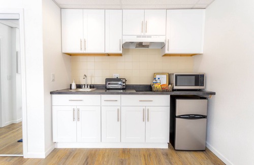 Kutzky Park Apartment | 8076-Walk to Mayo-Charming Studio with free Parking