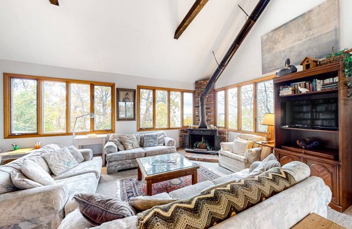 Isle La Motte Cabin | 84 m² Cabin ∙ 2 bedrooms ∙ 6 guests