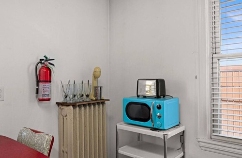 Superior Apartment | 919 · Cumming Avenue Rentals #919