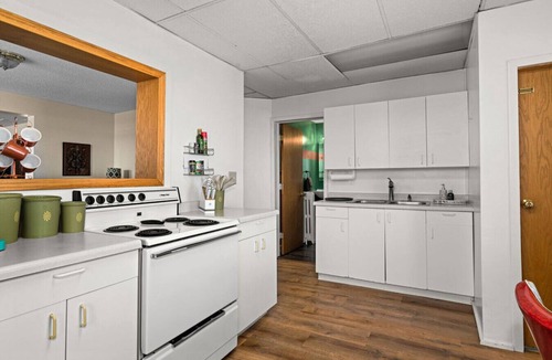 Superior Apartment | 919 · Cumming Avenue Rentals #919