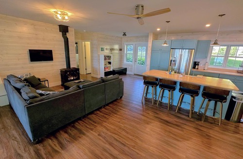 Whitefield House | 91WR Lake vibes and views at this waterfront home in the White Mountains! Dog Friendly!