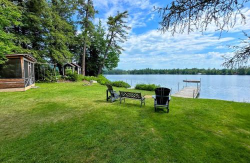 Whitefield House | 91WR Lake vibes and views at this waterfront home in the White Mountains