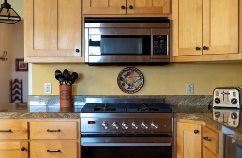 Arroyo Seco Apartment | A Bella Vista Valdez Lodge, 4-BR, 4-Bth, 4 LR, 2 hot tubs, 2 chef kitchens