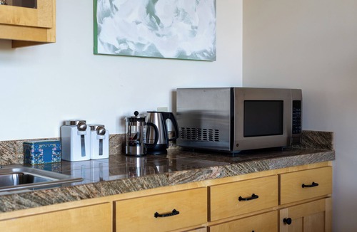 Arroyo Seco Apartment | A Bella Vista Valdez Lodge, 4-BR, 4-Bth, 4 LR, 2 hot tubs, 2 chef kitchens