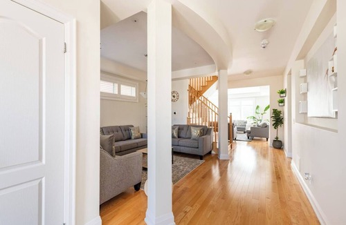 Oshawa House | A Getaway in Windfields