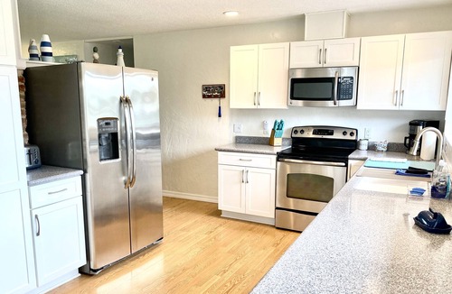 Brookings House | A Mermaids Pearl-Charming Vacation Home, Pet Friendly Steps to The Beach