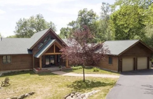 Hudson Cabin | A peaceful stay at the Timber Castle - 10 minutes from downtown
