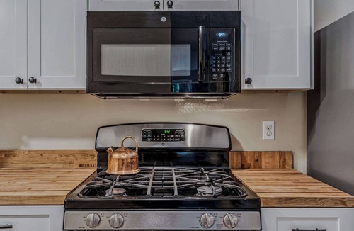 West Hartford House | Acres & Views! Firepit, BBQ | Bayley Way Getaway