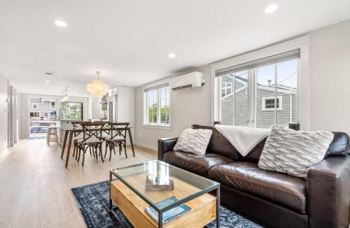 Newbury House | Across From Beach High-End Home The Nest