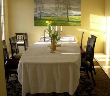Newfane Bed & Breakfast | Adams Hill House Retreat - Artist-Architect's Estate, Newfane Vermont