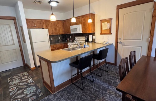Kellogg Condo | Adjoining studio also available - Gondola View!