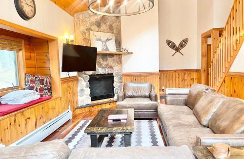 Jay House | ADK Cabin with Hot Tub, Near Whiteface, Lake Placid, Fire Pit, Game Rm