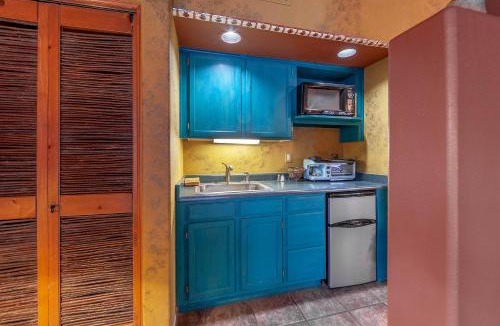 Taos Bed & Breakfast | Adobe and Pines Inn Bed and Breakfast