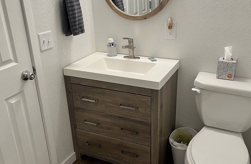 Prescott House | Adorable Cabiny Home, 1/2 block from downtown Prescott! So convenient to beach!