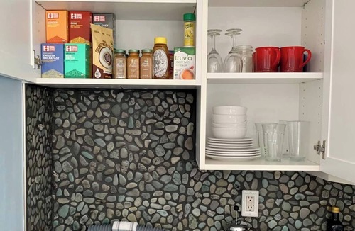University District Apartment | Adorable Studio - Stroll to UM, River & Downtown