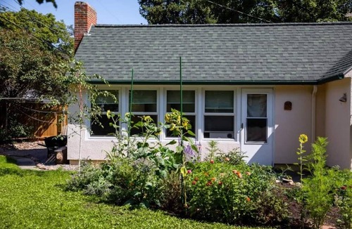 University District Apartment | Adorable Studio - Stroll to UM, River & Downtown