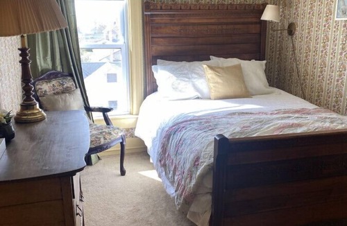Wabasha Hotel | AH #31/#32 · AH Jack and Jill 2 Full/adjoining bathroom
