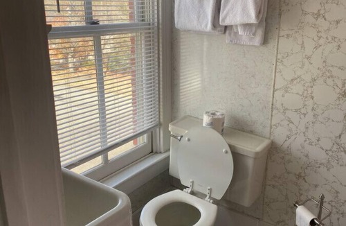 Wabasha Hotel | AH #35 · AH #35 Full w/Tub/Shower