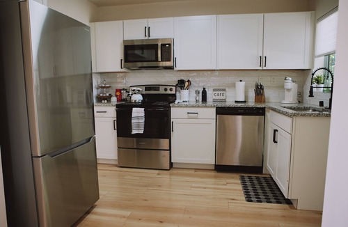 Northeast Heights House | Albuquerque Gem, 3BR w/Yard near Uptown Shops & Entertainment. The White House