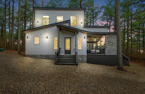 Pickens Cabin | All the Vibes + 2 Story + Shuffle Board + Split Floor Plan + Ride to ATV Trails