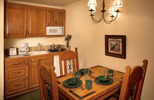 Taos Ski Valley Hotel | Alpine Village Suites